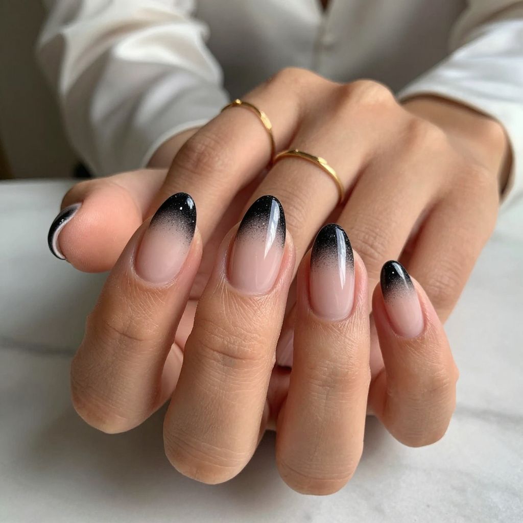 Black nail design 15